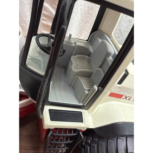Bruder XL 5000 Wheel Loader Front End Loader 1:16 Scale 03410 Red & White Toy - Picture 5 of 13